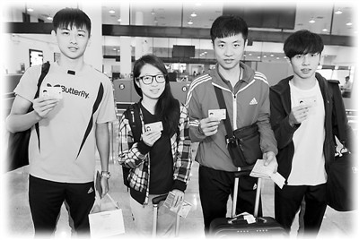 台湾政坛闹翻天谁在拿卡式台胞证作秀?