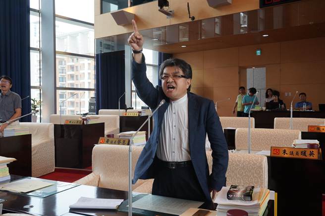 朱立伦访台中议会党团 被爆遭新闻局偷录音(图) 朱立伦访台中议会党团 被爆遭新闻局偷录音(图)