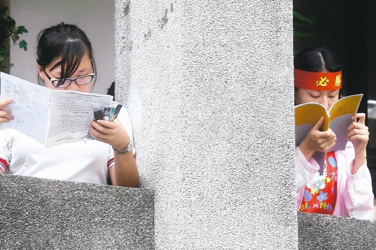 ̨��ʮ�����������δ���������ԣ�ѧ����ͷ���ʤ����Ӧ�ԣ���ѧѹ��δ������ͼ/�����ϱ�����