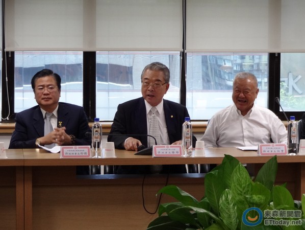 台湾工商团体与当局撕破脸:宣布将无限期终止劳资协商 台湾工商团体与当局撕破脸:宣布将无限期终止劳资协商