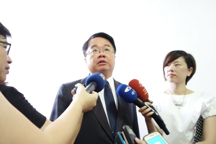 民进党“落跑召委”称家中电铃坏掉 遭同党人讥讽 民进党“落跑召委”称家中电铃坏掉 遭同党人讥讽