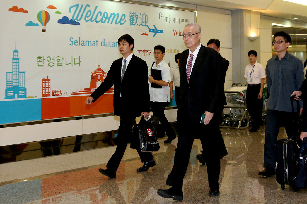 吴敦义喊话蔡英文:“九二共识”才可解两岸僵局 吴敦义喊话蔡英文:“九二共识”才可解两岸僵局