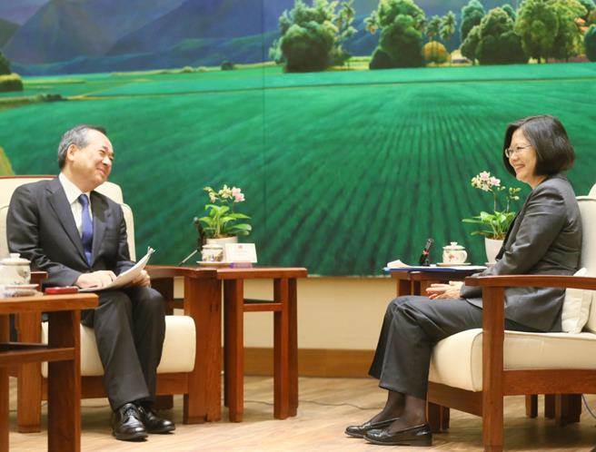 蔡英文被指"搁置"冲之鸟争议 渔会怒批:搁置等于默认 蔡英文被指"搁置"冲之鸟争议 渔会怒批:搁置等于默认