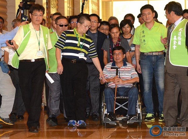 台媒:扁对无法出席"庆典"失望 原欲见蔡争取"特赦" 台媒:扁对无法出席"庆典"失望 原欲见蔡争取"特赦"