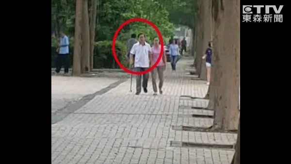 陈水扁散步照造假? 台摊贩晒影片:他跟正常人一样 陈水扁散步照造假? 台摊贩晒影片:他跟正常人一样