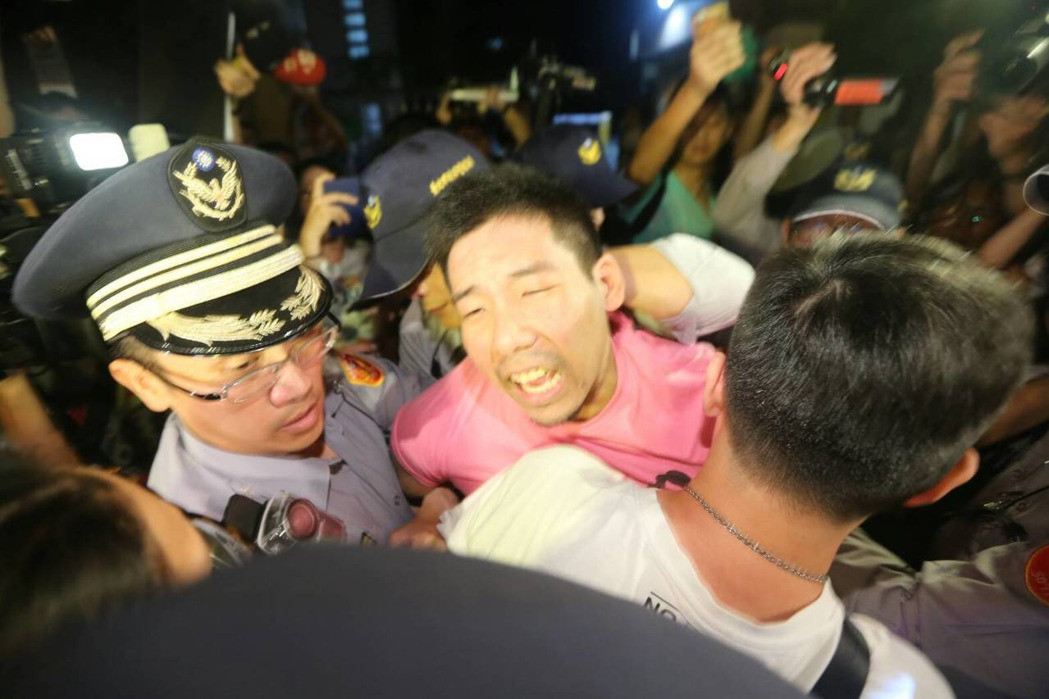 Ժͨһһݡ桰ͻݰ¼ʿȿǰԺ飬ϿԺ뾯Ƽͻ