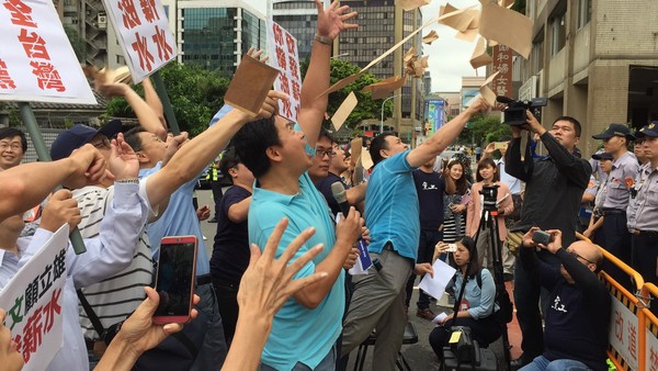 法院指"党产会"冻产合法性存疑 国民党4.6亿党产解冻 法院指"党产会"冻产合法性存疑 国民党4.6亿党产解冻