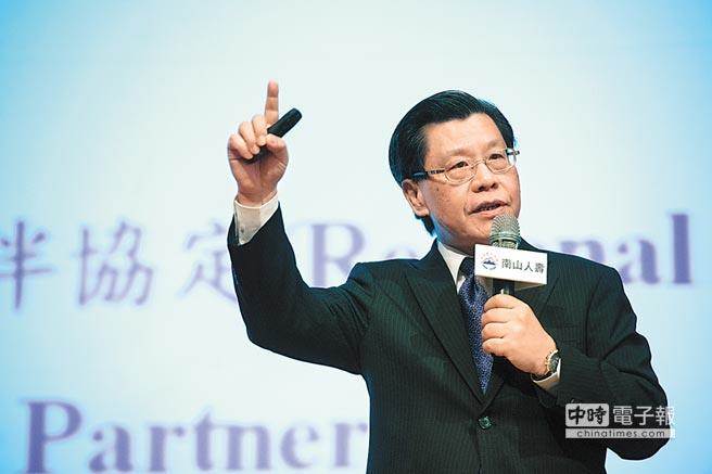 台媒:台湾贸协董事长梁国新出任"驻新加坡代表" 台媒:台湾贸协董事长梁国新出任"驻新加坡代表"