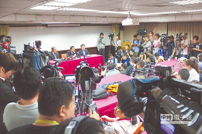 台媒:蔡当局错估两岸害惨观光业 65岁兴航停损解散 台媒:蔡当局错估两岸害惨观光业 65岁兴航停损解散