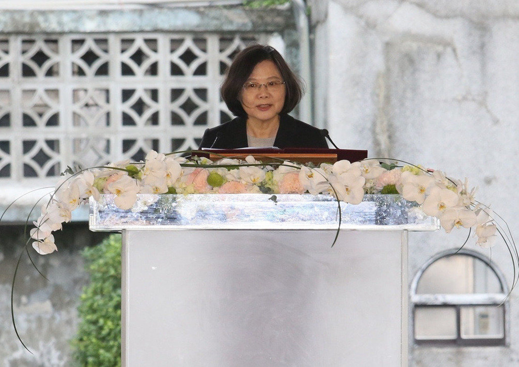 蔡英文称要阻止暴力 罗智强讽:蔡英文自己除外 蔡英文称要阻止暴力 罗智强讽:蔡英文自己除外