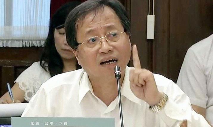 台当局公务员旅游卡新制引争议 遭批施政没方向 台当局公务员旅游卡新制引争议 遭批施政没方向