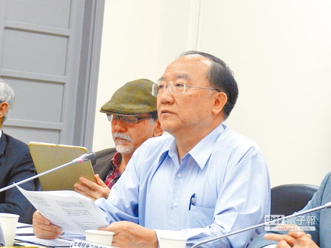 台湾学者:蔡英文民调下滑主因是两岸关系不佳 台湾学者:蔡英文民调下滑主因是两岸关系不佳