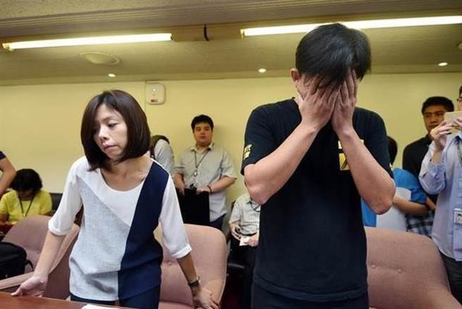 民进党确定“一例一休”修法议事录,气哭“时代力量立委”黄国昌 民进党确定“一例一休”修法议事录,气哭“时代力量立委”黄国昌