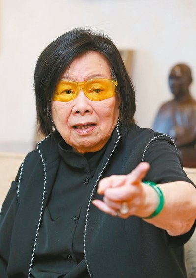 “妇联会主委”辜严倬云16日接受专访,对于“妇联会”因为民进党当局查国民党党产而被波及大声喊冤 “妇联会主委”辜严倬云16日接受专访,对于“妇联会”因为民进党当局查国民党党产而被波及大声喊冤