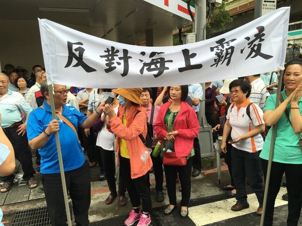 台湾渔民:冲之鸟争议快一年 蔡当局硬起来了吗? 台湾渔民:冲之鸟争议快一年 蔡当局硬起来了吗?