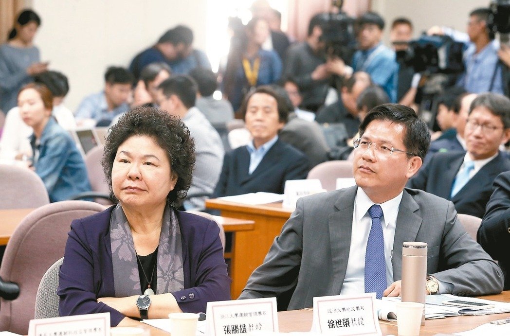 台湾南北诸侯拼抢前瞻预算 朱立伦陈菊当面交火 台湾南北诸侯拼抢前瞻预算 朱立伦陈菊当面交火