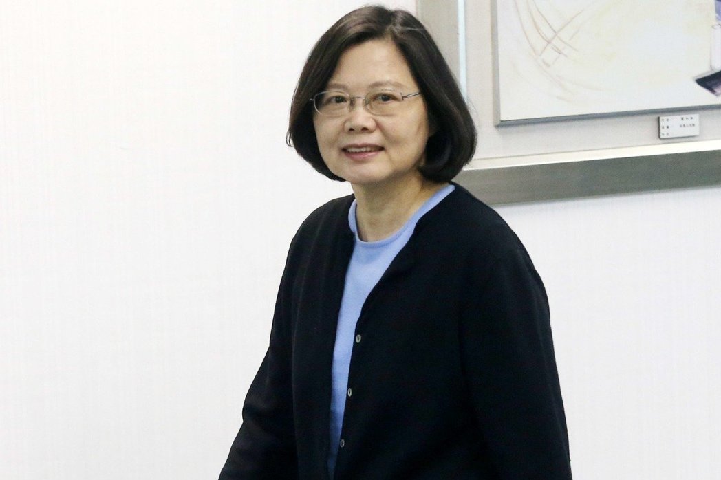 台军公教要蔡英文出来面对:跑得了一时跑不了一世! 台军公教要蔡英文出来面对:跑得了一时跑不了一世!