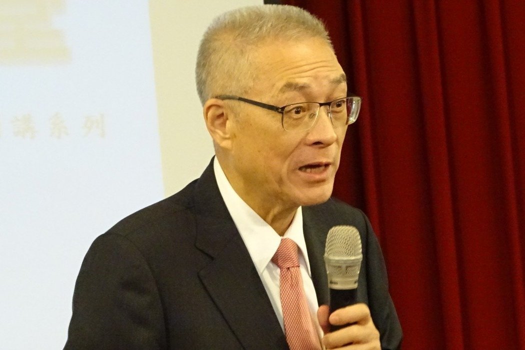 吴敦义炮轰冯世宽:台军状况不断帅一百倍也没用 吴敦义炮轰冯世宽:台军状况不断帅一百倍也没用