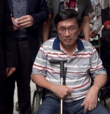 陈水扁胃炎发烧39度就医 网友:还是回监狱最安全 陈水扁胃炎发烧39度就医 网友:还是回监狱最安全