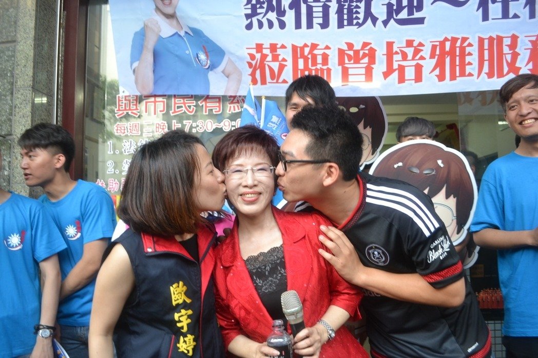 洪秀柱为选战造势:国民党最困难时期该由女人当家 洪秀柱为选战造势:国民党最困难时期该由女人当家