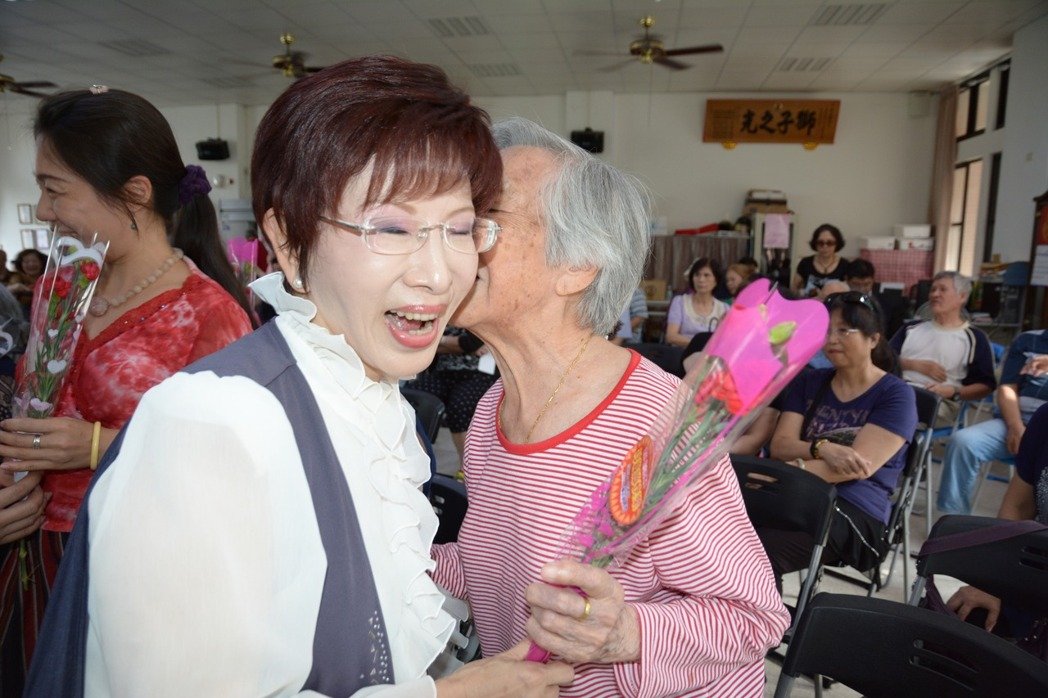 洪秀柱:我当党主席 会明白主张中国要和平统一 洪秀柱:我当党主席 会明白主张中国要和平统一