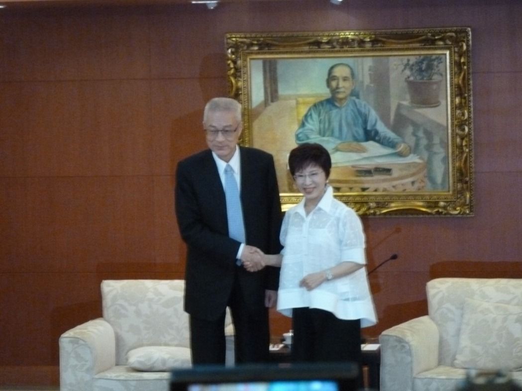 国民党主席选后吴敦义首会洪秀柱 交接日可望提前 国民党主席选后吴敦义首会洪秀柱 交接日可望提前