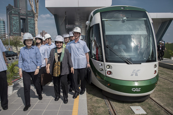 �߳�ˮ����·����Ӣ���������̨������ͽ��س�