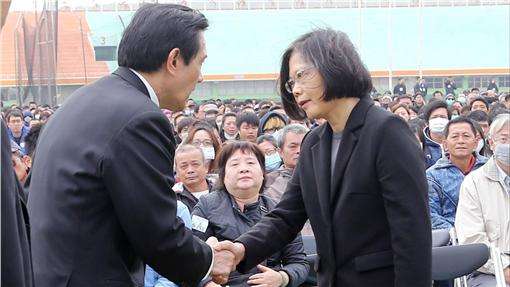 蔡英文对天灾态度大转弯 过去气到"想卸马英九一条胳膊" 蔡英文对天灾态度大转弯 过去气到"想卸马英九一条胳膊"