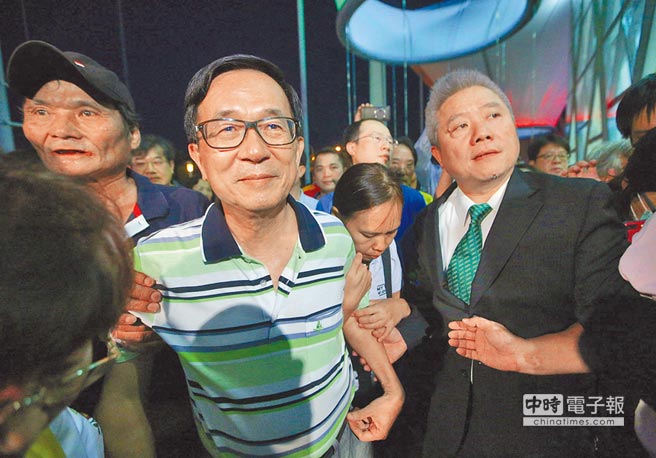 蔡当局头痛:若"特赦"陈水扁 4亿多赃款需返还扁家 蔡当局头痛:若"特赦"陈水扁 4亿多赃款需返还扁家