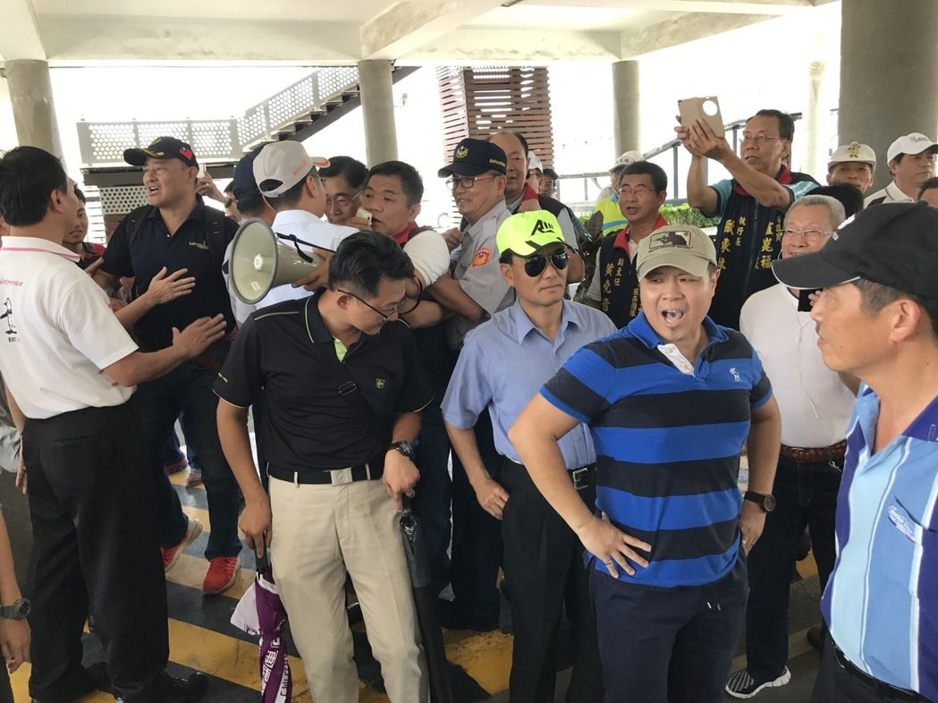 蔡英文台南办座谈 民进党议员当面建议“林全下台” 蔡英文台南办座谈 民进党议员当面建议“林全下台”