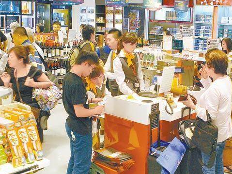 2016年赴台旅客消费各市场皆呈负成长 陆客影响最大.jpg