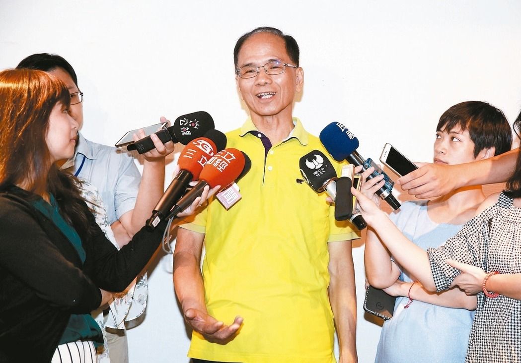 民进党2018新北市长众星捧赖? 实则刀光剑影、暗藏角力 民进党2018新北市长众星捧赖? 实则刀光剑影、暗藏角力