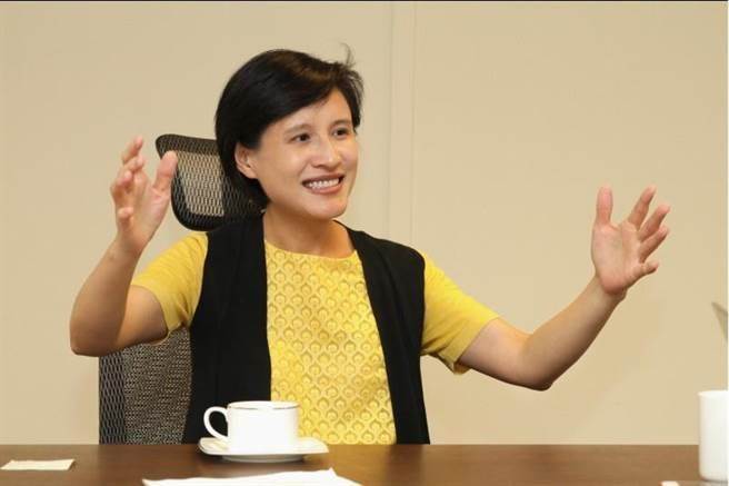 台作家讽:郑丽君逻辑异于常人 赖清德恐非她对手.jpg