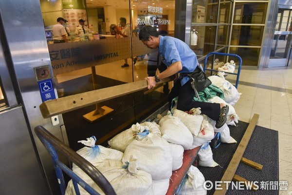 台风强势来袭 柯文哲呼吁民众没事不要出门制造麻烦 台风强势来袭 柯文哲呼吁民众没事不要出门制造麻烦