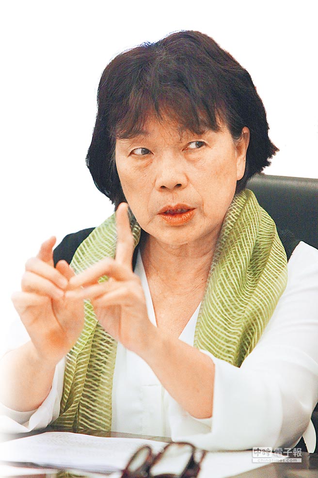 龙应台批台当局教育部门媚俗:“要它何用?” 龙应台批台当局教育部门媚俗:“要它何用?”