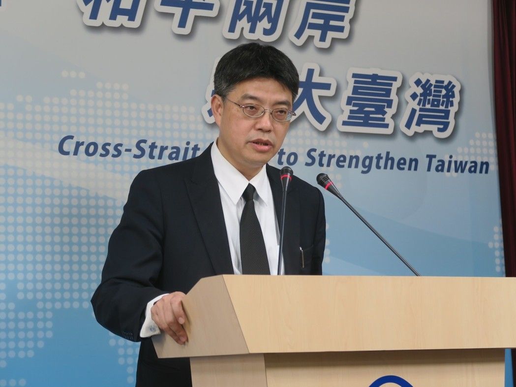 台陆委会称课纲减文言文不涉及"去中" 遭台网友秒打脸.jpg