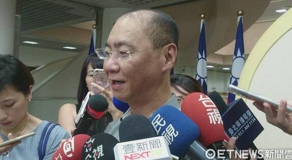 台北市议员凌晨坠楼身亡 开议前一天吞70多颗安眠药 台北市议员凌晨坠楼身亡 开议前一天吞70多颗安眠药