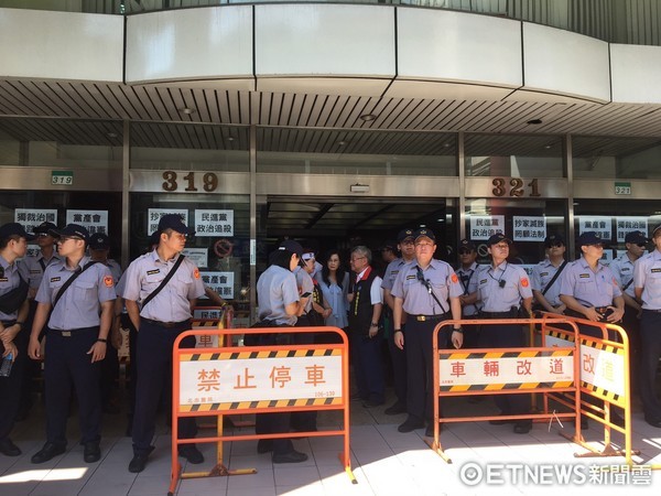 国民党不满党部遭查封 怒控民进党“已成独裁政党” 国民党不满党部遭查封 怒控民进党“已成独裁政党”