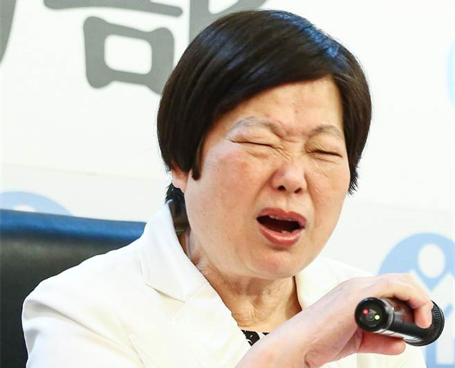 蔡英文表姐不爽遭批"神隐部长" 网友改讽"薪水小偷" 蔡英文表姐不爽遭批"神隐部长" 网友改讽"薪水小偷"