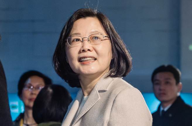 蔡英文上任后提升女性地位?民调:近2成女性给打0分 蔡英文上任后提升女性地位?民调:近2成女性给打0分