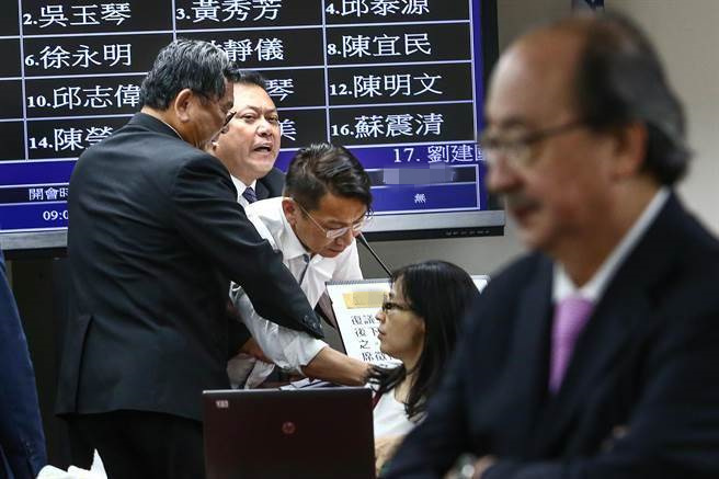 "ʱί"ռϯ̨12Сʱ :̨֮""