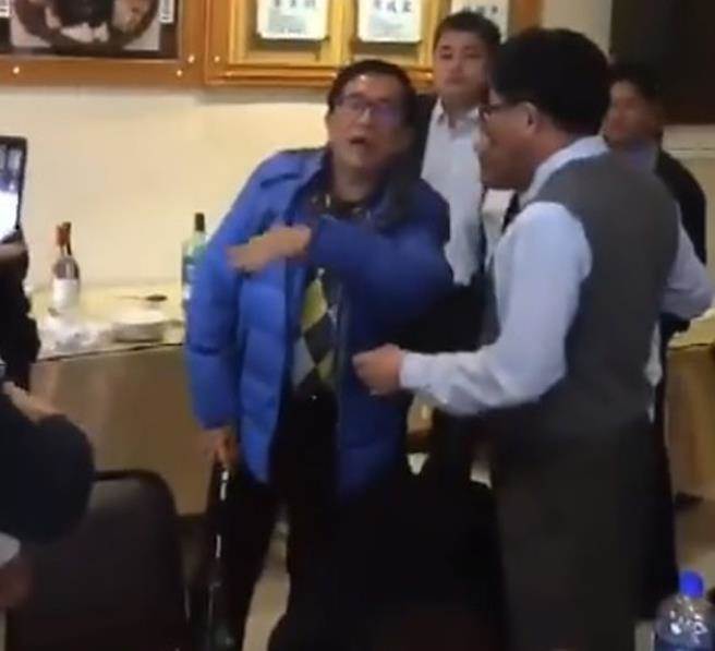 陈水扁聚会合影猛叮咛:不要曝网! 网笑:不曝照片,曝影片 陈水扁聚会合影猛叮咛:不要曝网! 网笑:不曝照片,曝影片