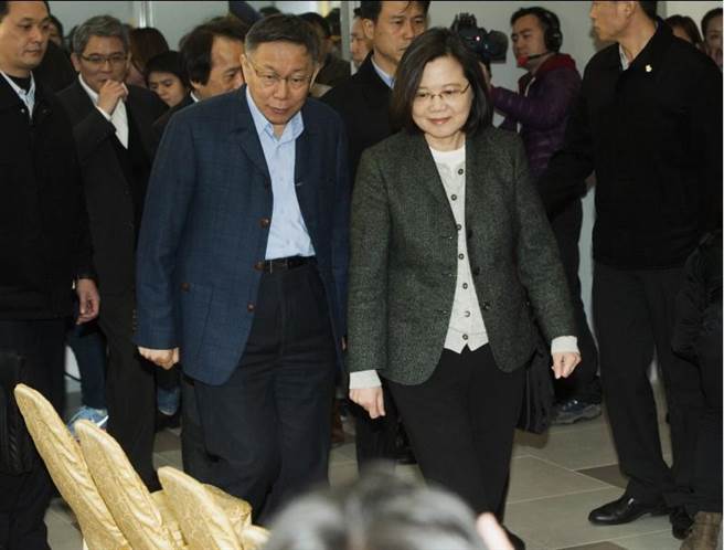 蔡英文与柯文哲谈"台湾价值" 网友:劳工搞完换年轻人了 蔡英文与柯文哲谈"台湾价值" 网友:劳工搞完换年轻人了