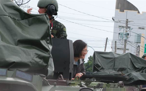 2.23蔡英文云豹中时1.jpg
