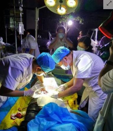 救援工作迅速展开 救援工作迅速展开