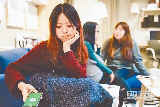 台湾上班族“退而不敢休” 蔡英文喊“老有所依”拼命忽悠 台湾上班族“退而不敢休” 蔡英文喊“老有所依”拼命忽悠