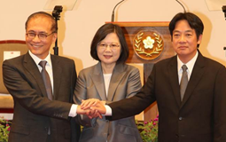 一张照片看出蔡英文赖清德林全心境 三人笑容意味深长