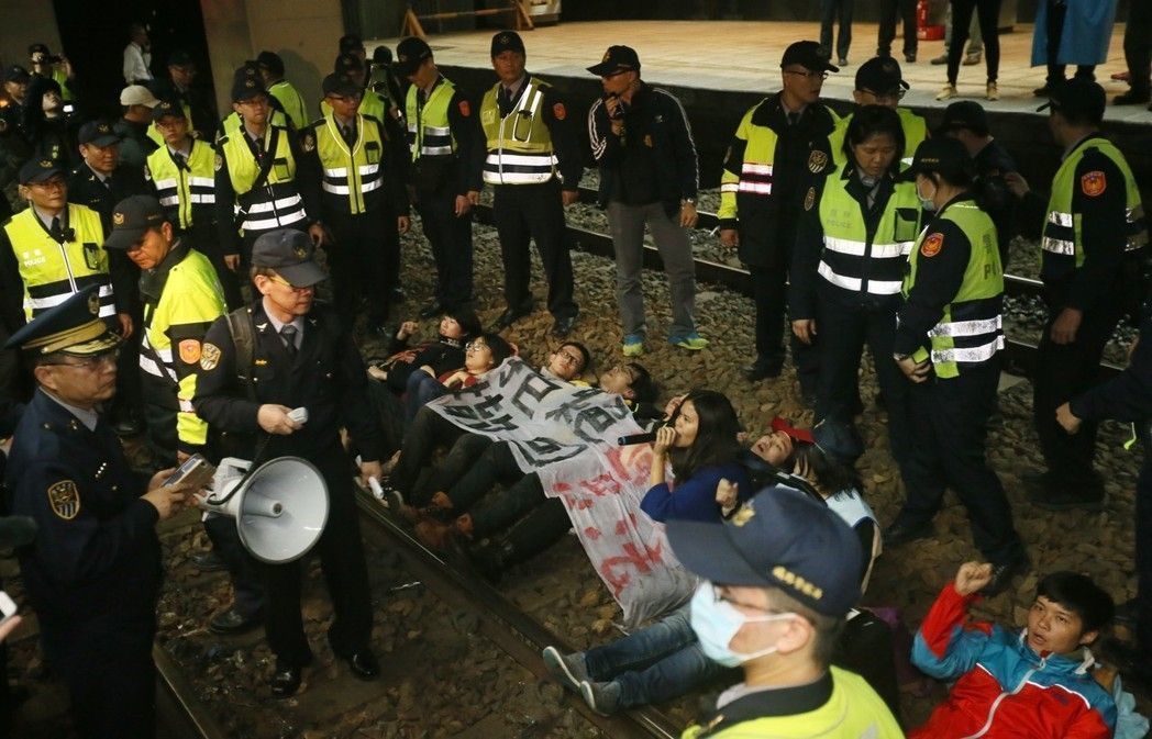 台湾前“立委”揭民进党愚人的经典谎言 这下真相大白了 台湾前“立委”揭民进党愚人的经典谎言 这下真相大白了