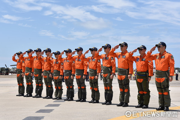 公务员热晕送医、蔡英文穿长袖吹空调 台当局限电也分贵贱? 公务员热晕送医、蔡英文穿长袖吹空调 台当局限电也分贵贱?