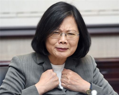 公务员热晕送医、蔡英文穿长袖吹空调 台当局限电也分贵贱? 公务员热晕送医、蔡英文穿长袖吹空调 台当局限电也分贵贱?